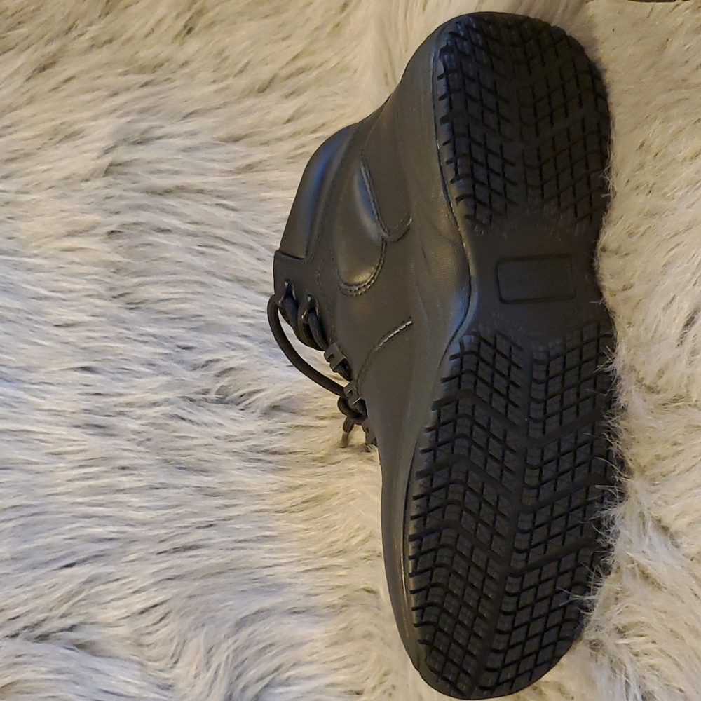 Boots - Picture 3 of 8
